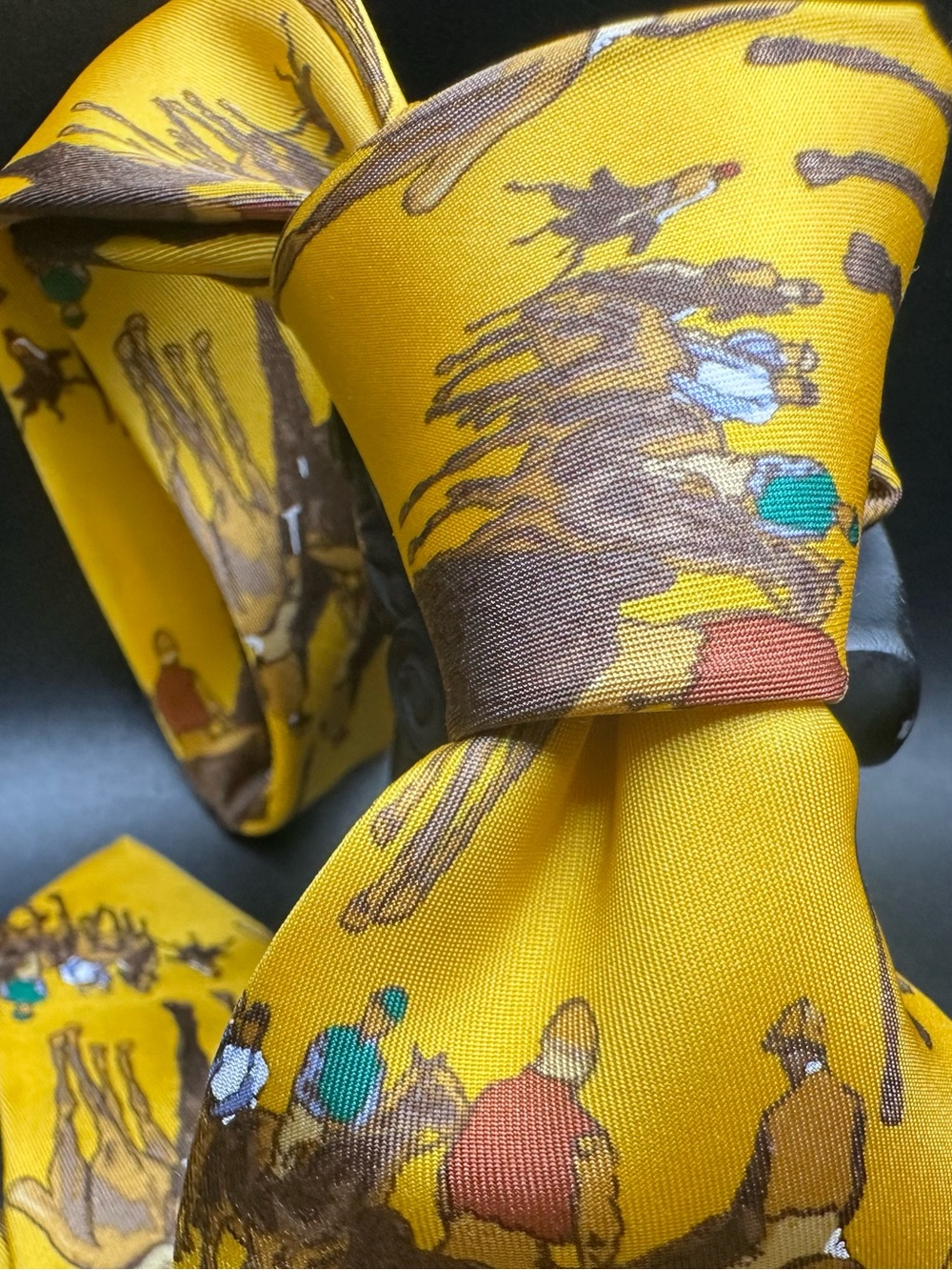 Flammarion 4 — Polo Equestrian Scene on Golden Yellow